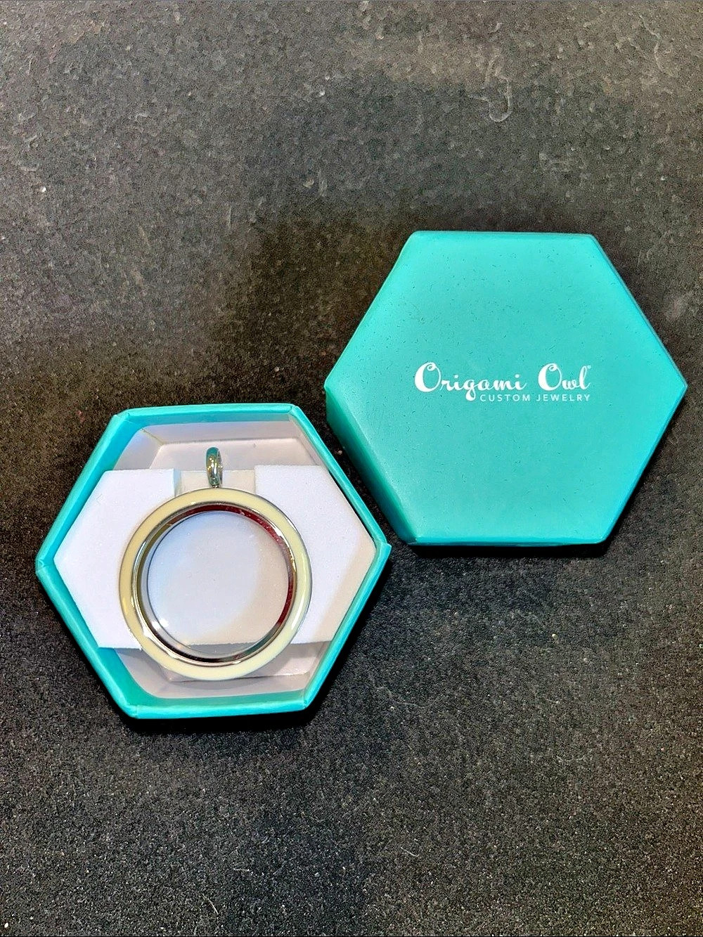 Origami Owl Twist Living Locket Face Necklace Silver & Cream